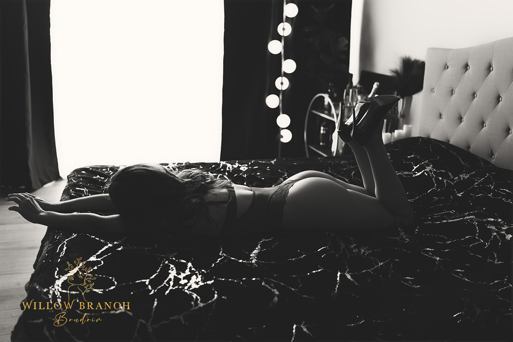 Upper Coomera boudoir photography session highlighting body confidence, curves and natural beauty, black and white photo